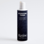 Drėkinamasis veido tonikas su rožių vandeniu ir hialurono rūgštimi